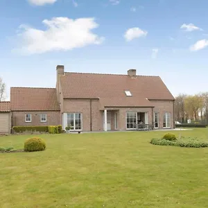family-house-with-a-beautiful-view-in-damme.bruges-hotels.info/